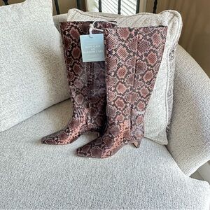 NWOB Antonio Melani Brown Python Snake Print Patent Leather Boots Zip Sz 8